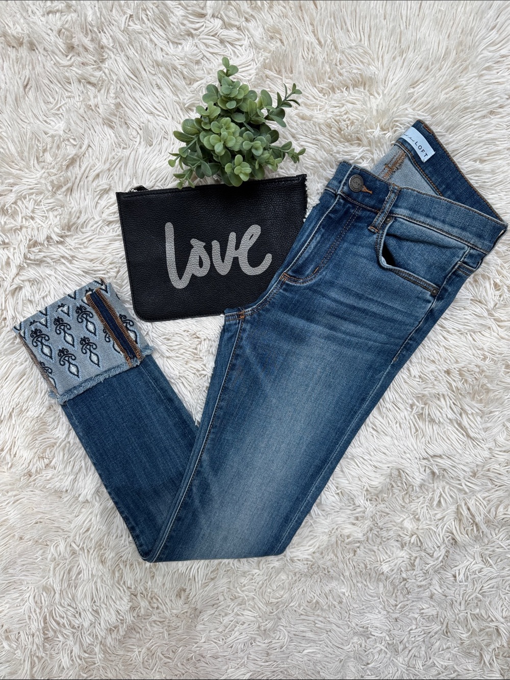 Loft Embroidered Cuff Skinny Jeans 💗 Medium Wash